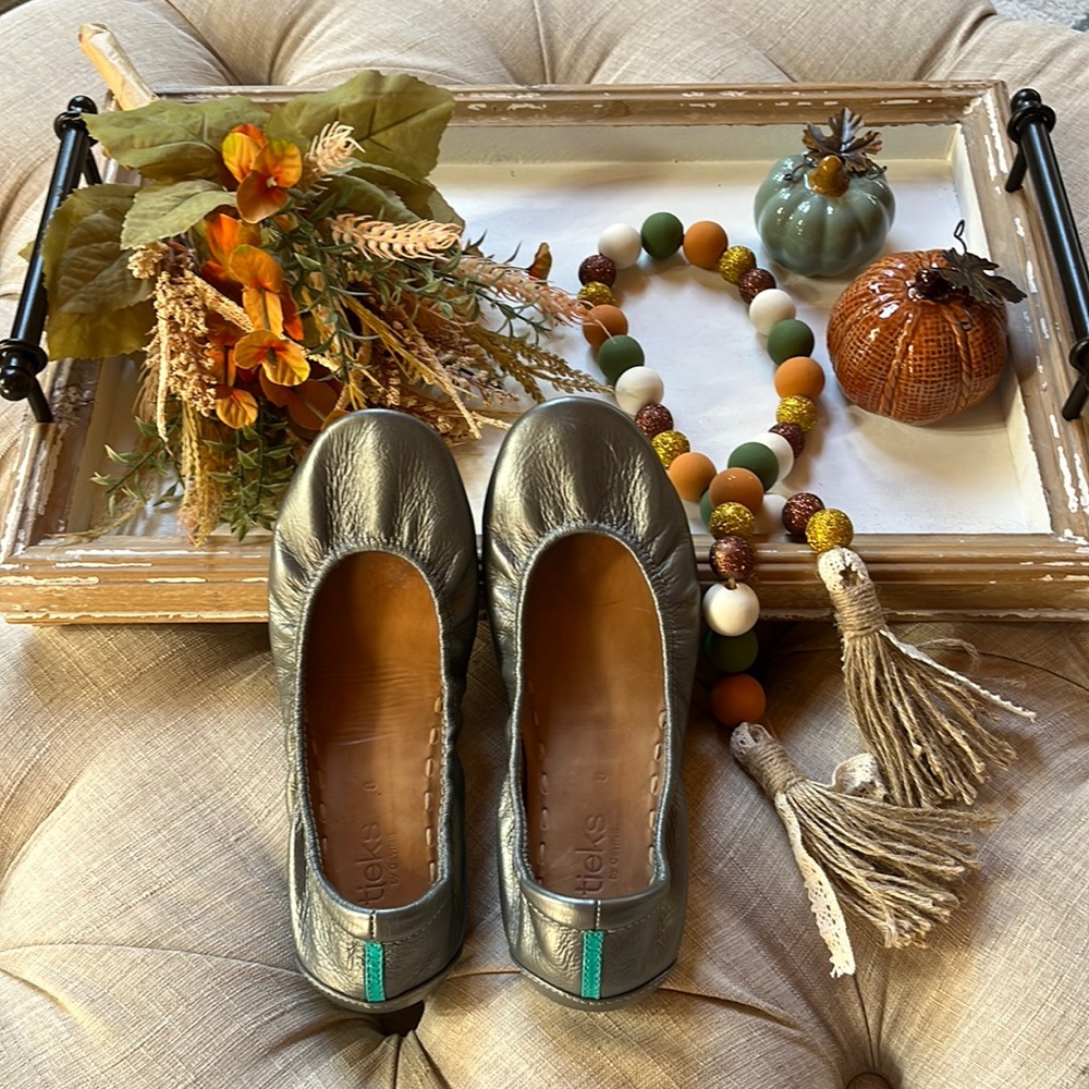 Metallic Pewter Tieks.  Limited wear. Size 8